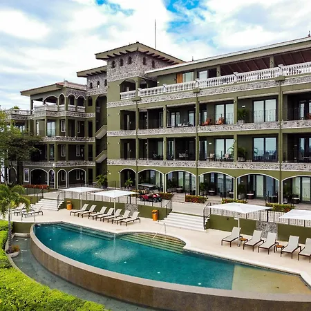 360 Splendor Del Pacifico Residences