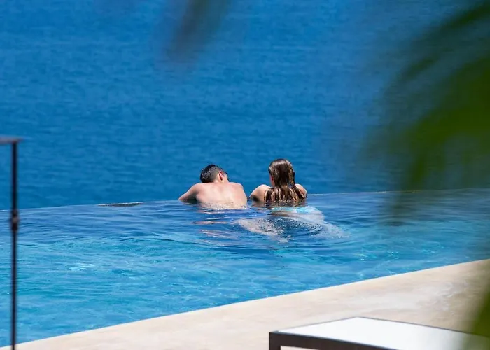 360 Splendor Del Pacifico Residences
