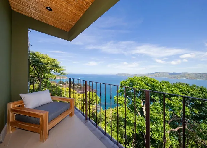 360 Splendor Del Pacifico Residences