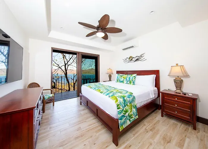 360 Splendor Del Pacifico Residences