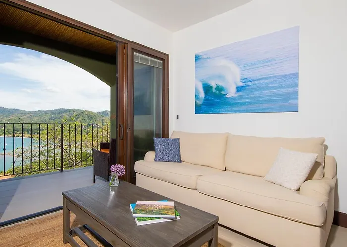 360 Splendor Del Pacifico Residences 4*