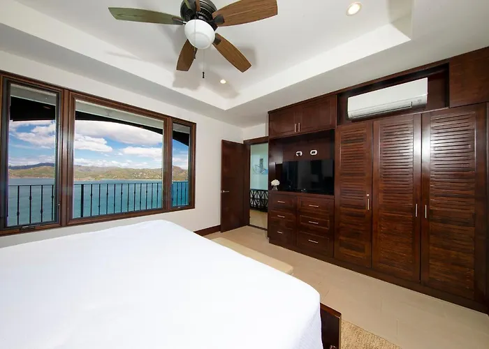 360 Splendor Del Pacifico Residences