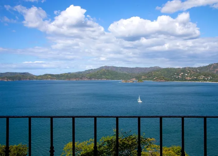 360 Splendor Del Pacifico Residences
